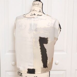 NWOT KENSIE Abstract Print Sheer Top with Zipper Detail Size Medium